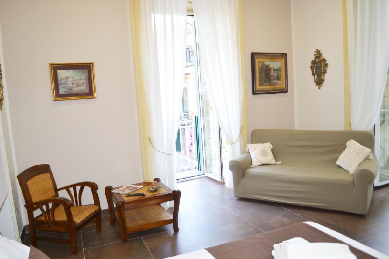 Questo Rinascimento Casa Newman Napels Buitenkant foto